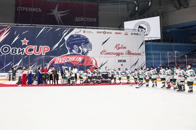 RUSSIA, MYTISHCHI - AUGUST 8, 2026: Ak Bars Kazan U12 players (R) are seen after the 2026 Ovi Cup final Ice hockey, Eishockey match in Mytishchi, northeast of Moscow. Ovi Cup is an annual youth ice hockey tournament named after three-time world champion Alexander Ovechkin and first held in 2018. Centre left back: Russian State Duma member, retired hockey player Vyacheslav Fetisov. Centre right back: hockey player Alexander Ovechkin 2026 Ovi Cup Final Ice Hockey Match Outside Moscow  - ZUMAt113 20260808_zaa_t113_469 Copyright: xSofyaxSandurskayax