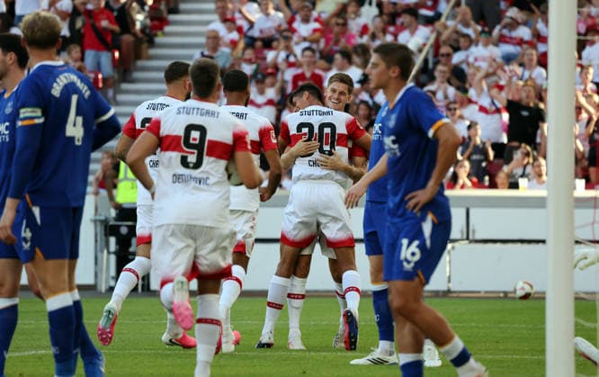 08.08.26 VfB Stuttgart - FC Everton Deutschland, Stuttgart, 08.08.2026, Fussball, Bundesliga, Saison 2026 2027, Testspiel, VfB Stuttgart - FC Everton: Ramon Hendriks (VfB Stuttgart); Jubel Tor 2:0 Hendriks. *** August 8, 2026, VfB Stuttgart vs. Everton, Germany, Stuttgart, August 8, 2026, Soccer, Bundesliga, 2026–2027 season, Friendly match, VfB Stuttgart vs. Everton, Ramon Hendriks, VfB Stuttgart, celebration, goal, 2–0, Hendriks