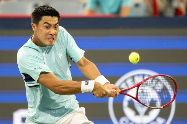 MONTREAL, QC - AUGUST 08: Brandon Nakashima from USA returns the ball against Arthur Rinderknech from France during their singles Round of 16 match on day seven of the ATP, Tennis Herren 1000 National Bank Open presented by Rogers at Stade IGA on August 8, 2026 in Montreal, Quebec, Canada. (Photo by Vincent Ethier Icon Sportswire) TENNIS: AUG 08 National Bank Open EDITORIAL USE ONLY Icon2608080541