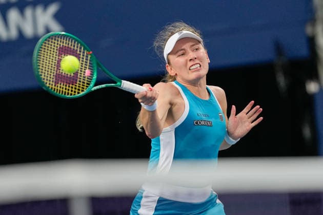 WTA, Tennis Damen Masters 1000 National Bank Open Toronto 2026 - Round of 16 - Day 8 Yekaterina Aleksandrova of Russia plays a forehand during the Women™s Singles round of 16 match against Aryna Sabalenka of Belarus on day 8 of the WTA Masters 1000 National Bank Open at Sobeys Stadium on August 8, 2026, in Toronto, Canada. (Photo by Leonardo Ramirez Eyepix Group) Copyright: xLeonardoxRamirezx xEyepixxGroupx LR_08082026_09409