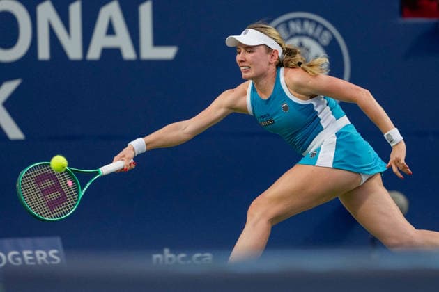 WTA, Tennis Damen Masters 1000 National Bank Open Toronto 2026 - Round of 16 - Day 8 Yekaterina Aleksandrova of Russia lunges to play a forehand during the Women™s Singles round of 16 match against Aryna Sabalenka of Belarus on day 8 of the WTA Masters 1000 National Bank Open at Sobeys Stadium on August 8, 2026, in Toronto, Canada. (Photo by Leonardo Ramirez Eyepix Group) Copyright: xLeonardoxRamirezx xEyepixxGroupx LR_08082026_09414