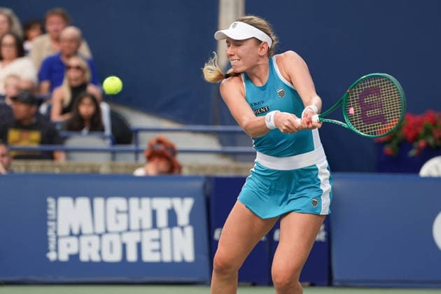 WTA, Tennis Damen Masters 1000 National Bank Open Toronto 2026 - Round of 16 - Day 8 Yekaterina Aleksandrova of Russia plays a backhand during the Women™s Singles round of 16 match against Aryna Sabalenka of Belarus on day 8 of the WTA Masters 1000 National Bank Open at Sobeys Stadium on August 8, 2026, in Toronto, Canada. (Photo by Leonardo Ramirez Eyepix Group) Copyright: xLeonardoxRamirezx xEyepixxGroupx LR_08082026_09446