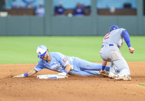 AUG 08, 2026: Kansas City Royals outfielder John Rave (16) steals second base in the 8th inning against the Chicago Cubs at Kauffman Stadium Kansas City, MO. CSM Kansas City United States - ZUMAc04_ 20260808_zma_c04_342 Copyright: xRomanxPunox