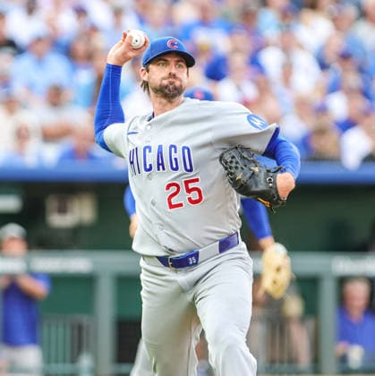AUG 08, 2026: Chicago Cubs starting pitcher Clay Holmes (25) throws to first base after fielding a ground ball against the Kansas City Royals at Kauffman Stadium Kansas City, MO. CSM MLB, Baseball Herren, USA 2026: Cubs Vs Royals Aug 8th  - ZUMAc04_ 20260808_zma_c04_354 Copyright: xRomanxPunox