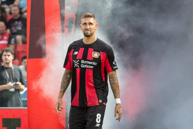 Robert Andrich (Bayer 04 Leverkusen) looks on during the pre-season friendly match between Bayer 04 Leverkusen and Sevilla FC at BayArena on August 8, 2026 in Leverkusen, Germany. (Photo by Mario Hommes DeFodi Images) - *** Robert Andrich of Bayer 04 Leverkusen watches during the preseason friendly match between Bayer 04 Leverkusen and Sevilla FC at BayArena on August 8, 2026, in Leverkusen, Germany. Photo by Mario Hommes, DeFodi Images