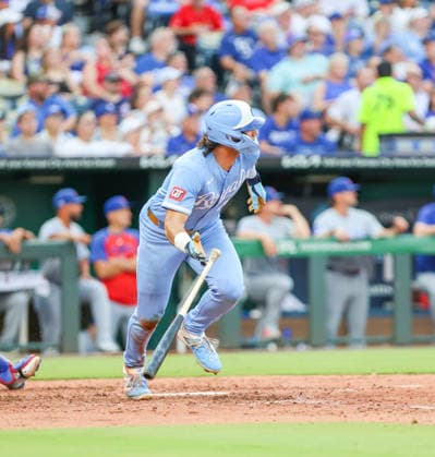 AUG 08, 2026: Kansas City Royals outfielder Jac Caglianone (14) hits a double in the 5th inning against the Chicago Cubs at Kauffman Stadium Kansas City, MO. CSM MLB, Baseball Herren, USA 2026: Cubs Vs Royals Aug 8th  - ZUMAc04_ 20260808_zma_c04_407 Copyright: xRomanxPunox
