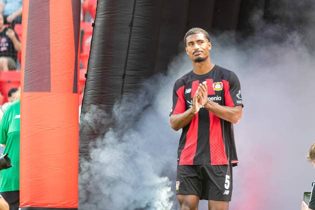 Loic Bade (Bayer 04 Leverkusen) looks on during the pre-season friendly match between Bayer 04 Leverkusen and Sevilla FC at BayArena on August 8, 2026 in Leverkusen, Germany. (Photo by Mario Hommes DeFodi Images) - *** Loic Bade of Bayer 04 Leverkusen watches during the preseason friendly match between Bayer 04 Leverkusen and Sevilla FC at BayArena on August 8, 2026, in Leverkusen, Germany. Photo by Mario Hommes, DeFodi Images
