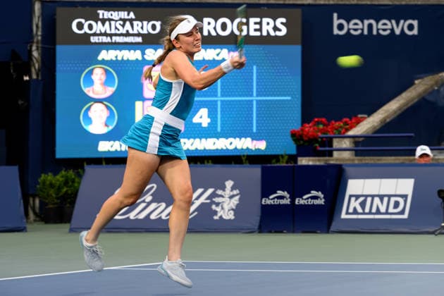 August 8, 2026, Toronto, Ontario, Canada: EKATERINA ALEXANDROVA returns the ball during her round-of-16 match against Aryna Sabalenka of Belarus at the National Bank Open, part of the Hologic WTA, Tennis Damen Tour at Sobeys Stadium. Toronto Canada - ZUMAr228 20260808_znp_r228_018 Copyright: xVasiliyxRyabykhx