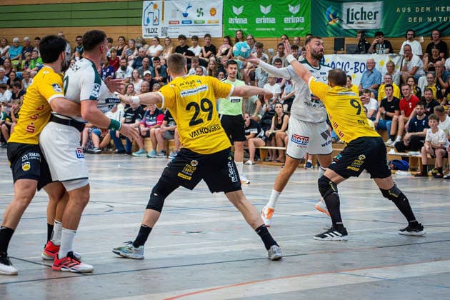08.08.2026, xovx, Handball Lindencup, HSG Wetzlar - HSC 2000 Coburg v.l. Savvas Savvas (HSC Coburg), Josip Simic (HSG Wetzlar), Leonards Valkovskis (HSC Coburg), Nikolaj Laesö (HSG Wetzlar), Bartlomiej Bis (HSC Coburg) Linden Stadthalle Hessen Deutschland (DE) *** August 8, 2026, xovx, Lindencup Handball, HSG Wetzlar vs. HSC 2000 Coburg: Savvas Savvas (HSC Coburg), Josip Simic (HSG Wetzlar), Leonards Valkovskis (HSC Coburg), Nikolaj Laesö (HSG Wetzlar), Bartlomiej Bis (HSC Coburg); Linden Stadthalle, Hesse, Germany, DE