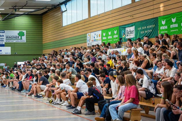 08.08.2026, xovx, Handball Lindencup, HSG Wetzlar - HSC 2000 Coburg Zuschauer in der Stadthalle Linden. Linden Stadthalle Hessen Deutschland (DE) *** August 8, 2026, xovx, Lindencup Handball Tournament, HSG Wetzlar vs. HSC 2000 Coburg; spectators at the Linden City Hall, Linden, Hesse, Germany, DE