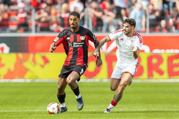 Loic Bade (Bayer 04 Leverkusen) und Isaac Romero (Sevilla FC) battle for the ball during the pre-season friendly match between Bayer 04 Leverkusen and Sevilla FC at BayArena on August 8, 2026 in Leverkusen, Germany. (Photo by Mario Hommes DeFodi Images) - *** Loic Bade of Bayer 04 Leverkusen and Isaac Romero of Sevilla FC battle for the ball during the preseason friendly match between Bayer 04 Leverkusen and Sevilla FC at BayArena on August 8, 2026, in Leverkusen, Germany. Photo by Mario Hommes, DeFodi Images