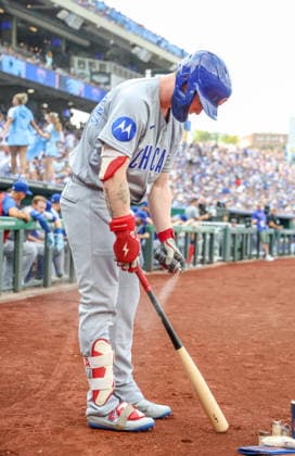 MLB, Baseball Herren, USA 2026: Cubs Vs Royals Aug 8th AUG 08, 2026: Chicago Cubs center fielder Pete Crow-Armstrong (4) on the deck circle prior to the start of the game at Kauffman Stadium Kansas City, MO. Roman Puno CSM (Credit Image: Â Roman Puno Cal Media) Kansas City Missouri United States EDITORIAL USE ONLY Copyright: xx ZUMA-20260808_zma_c04_372.jpg RomanxPunox csmphotothree510014