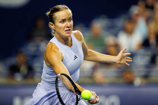 August 8, 2026, Toronto, On, Canada: Elina Svitolina of Ukraine returns the ball from Amanda Anisimova of the United States during round of 16 National Bank Open Tennis action in Toronto, on Saturday, Aug. 8, 2026. Canada News - August 8, 2026  - ZUMAc35_ 20260808_zaf_c35_200 Copyright: xKeitoxNewmanx