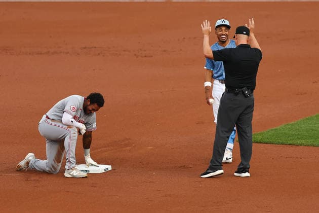 August 8, 2026, Washington D.C, District Of Columbia, United States: Washington, DC; Washington Nationals second baseman Nasim NuoÂ±ez (26) and Cincinnati Reds center fielder Dane Myers (17) laugh during the Major League Baseball game between the Washington Nationals and the Cincinnati Reds at Nationals Park on Saturday, August 8, 2026. The Nationals beat the Reds 8-2. MLB, Baseball Herren, USA Washington Nationals 8:2 Cincinnati Reds  - ZUMAp258 20260808_znp_p258_003 Copyright: xStevexPrakopex
