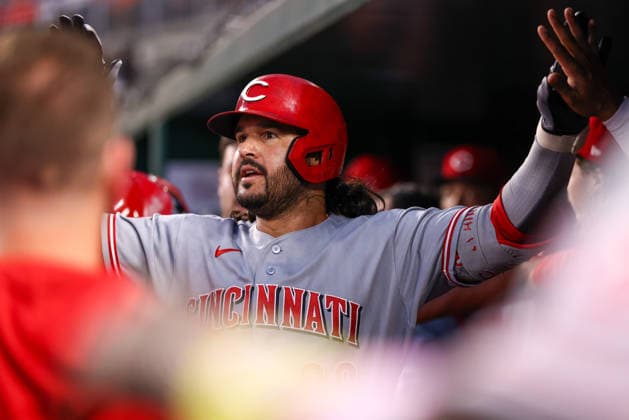 August 8, 2026, Washington D.C, District Of Columbia, United States: Washington, DC; Cincinnati Reds designated hitter Eugenio SuoÂ¡rez (28) high fives teammates after hitting a home run during the Major League Baseball game between the Washington Nationals and the Cincinnati Reds at Nationals Park on Saturday, August 8, 2026. The Nationals beat the Reds 8-2. MLB, Baseball Herren, USA Washington Nationals 8:2 Cincinnati Reds  - ZUMAp258 20260808_znp_p258_024 Copyright: xStevexPrakopex