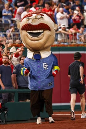 August 8, 2026, Washington D.C, District Of Columbia, United States: Washington, DC; Washington Nationals mascot, Teddy, celebrates the 7th inning stretch during the Major League Baseball game between the Washington Nationals and the Cincinnati Reds at Nationals Park on Saturday, August 8, 2026. The Nationals beat the Reds 8-2. MLB, Baseball Herren, USA Washington Nationals 8:2 Cincinnati Reds  - ZUMAp258 20260808_znp_p258_070 Copyright: xStevexPrakopex
