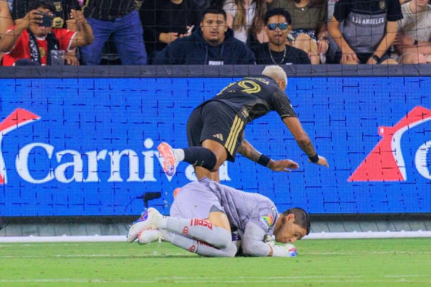 August 8, 2026, Los Angeles, California, USA: Denis Bouanga 99 of the Los Angeles Football Club jumps over Goalkeeper, Hugo Gonzalez 1 of the Toluca F.C. as he tries for a goal during the Leagues Cup game on Saturday August 8, 2026 at the BMO Stadium in Los Angeles, California. JAVIER ROJAS PI LAFC Vs. Toluca FC  - ZUMAp124 20260808_zaa_p124_004 Copyright: xJavierxRojasx
