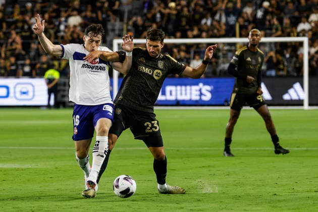 Leagues Cup - LAFC vs Deportivo Toluca Toluca forward Federico ViNas (L) and Los Angeles FC defender Yevhen Cheberko (R) contest for a ball in the first half during the Leagues Cup Phase One soccer match between Los Angeles FC and Deportivo Toluca at BMO Stadium in Los Angeles, California, USA, 08 August 2026. LOS ANGELES CALIFORNIA United States  Copyright: xCHRISxTORRESx