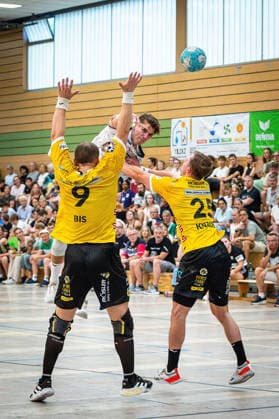 08.08.2026, xovx, Handball Lindencup, HSG Wetzlar - HSC 2000 Coburg v.l. Bartlomiej Bis (HSC Coburg), Paul Kompenhans (HSG Wetzlar), Jakob Knauer (HSC Coburg) Linden Stadthalle Hessen Deutschland (DE) *** August 8, 2026, xovx, Lindencup Handball Tournament, HSG Wetzlar vs. HSC 2000 Coburg; Bartlomiej Bis (HSC Coburg), Paul Kompenhans (HSG Wetzlar), Jakob Knauer (HSC Coburg); Linden Stadthalle, Hesse, Germany, DE