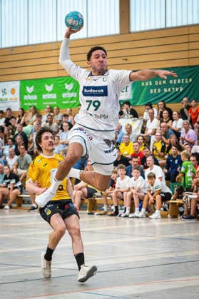 08.08.2026, xovx, Handball Lindencup, HSG Wetzlar - HSC 2000 Coburg v.l. Jannes Krone (HSC Coburg), Ahmed Nafea (HSG Wetzlar) Linden Stadthalle Hessen Deutschland (DE) *** August 8, 2026, xovx, Lindencup Handball Tournament, HSG Wetzlar vs. HSC 2000 Coburg, Jannes Krone (HSC Coburg), Ahmed Nafea (HSG Wetzlar), Linden Stadthalle, Hesse, Germany, DE