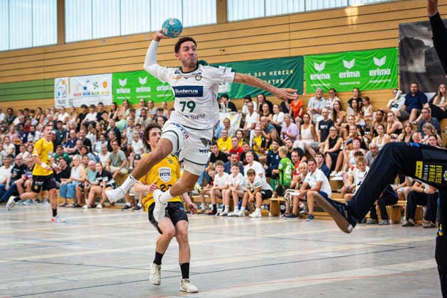 08.08.2026, xovx, Handball Lindencup, HSG Wetzlar - HSC 2000 Coburg v.l. Jannes Krone (HSC Coburg), Ahmed Nafea (HSG Wetzlar) Linden Stadthalle Hessen Deutschland (DE) *** August 8, 2026, xovx, Lindencup Handball Tournament, HSG Wetzlar vs. HSC 2000 Coburg, Jannes Krone (HSC Coburg), Ahmed Nafea (HSG Wetzlar), Linden Stadthalle, Hesse, Germany, DE