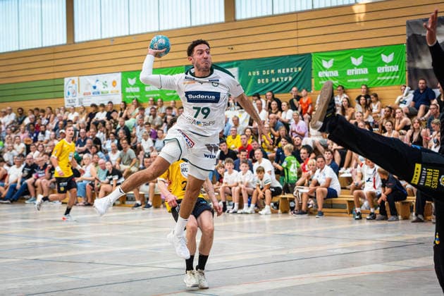 08.08.2026, xovx, Handball Lindencup, HSG Wetzlar - HSC 2000 Coburg v.l. Jannes Krone (HSC Coburg), Ahmed Nafea (HSG Wetzlar) Linden Stadthalle Hessen Deutschland (DE) *** August 8, 2026, xovx, Lindencup Handball Tournament, HSG Wetzlar vs. HSC 2000 Coburg, Jannes Krone (HSC Coburg), Ahmed Nafea (HSG Wetzlar), Linden Stadthalle, Hesse, Germany, DE