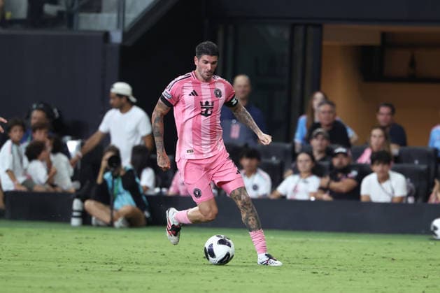MIAMI, FL - AUGUST 08: Inter Miami CF midfield Rodrigo de Paul (7) attacks with the ball in the second half during the match between CF Monterrey and Inter Miami on Saturday, August 8, 2026 at NU Stadium in Miami, FL (Photo by Peter Joneleit Icon Sportswire) SOCCER: AUG 08 Leagues Cup Miami vs Monterrey EDITORIAL USE ONLY Icon260808075