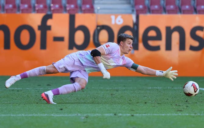 (260809) -- AUGSBURG, Aug. 9, 2026 -- Finn Dahmen, goalkeeper of FC Augsburg, makes a save during the friendly football match between FC Augsburg and Sassuolo in Augsburg, Germany, Aug. 8, 2026. (Photo by Xinhua) (SP)GERMANY-AUGSBURG-FOOTBALL-FRIENDLY MATCH-AUGSBURG VS SASSUOLO PhilippexRuiz 
