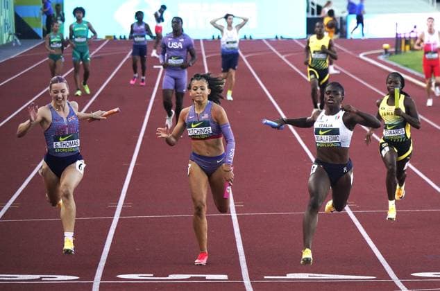 Leichtathletik, U20 WM in Eugene (260809) -- EUGENE, Aug. 9, 2026 -- Kelly Ann Maevane Doualla Edimo (2nd R) of Team Italy crosses the finishing line during the mixed 4x100m relay final at the 2026 World U20 Athletics Championships in Eugene, Oregon, the United States, Aug. 8, 2026. ) (SP)U.S.-EUGENE-ATHLETICS-2026 WORLD U20 CHAMPIONSHIPS WuxXiaoling 