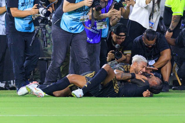 August 8, 2026, Los Angeles, California, USA: Eddie Segura 4 of the Los Angeles Football Club is congratulated by Denis Bouanga 99 after scoring a goal in extra time during the Leagues Cup game against the Toluca FC on Saturday August 8, 2026 at the BMO Stadium in Los Angeles, California. LAFC wins 1-0. JAVIER ROJAS PI Los Angeles USA - ZUMAp124 20260808_zaa_p124_011 Copyright: xJavierxRojasx
