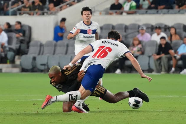 Federico Vinas (C-R) of Toluca vies for the ball with Nkosi Tafari of Los Angeles FC during a Leagues Cup match between Toluca and Los Angeles FC at BMO Stadium in Los Angeles, USA, 08 August 2026. Leagues Cup: Toluca vs Los Angeles FC !ACHTUNG: NUR REDAKTIONELLE NUTZUNG!  Copyright: xOmarxAlonsox AME7357 0863635704st