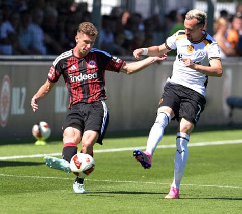 Eintracht Frankfurt. Elias. Baum gegen. Liam Millar (re) fotografiert beim Fußball Test Spiel Eintracht Frankfurt gegen Hull City am 8.8.2026 in Frankfurt. (DFL DFB REGULATIONS PROHIBIT ANY USE OF PHOTOGRAPHS as IMAGE SEQUENCES and or QUASI-VIDEO) *** Elias Baum of Eintracht Frankfurt versus Liam Millar, photographed during the soccer friendly match between Eintracht Frankfurt and Hull City on August 8, 2026, in Frankfurt. DFL and DFB regulations prohibit any use of photographs as image sequences and or quasi-video.