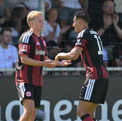 Eintracht Frankfurt.s Jonathan Burkardt (li) und. Younes Ebnoutalib jubelt nach seinem Tor zum 1:0 fotografiert beim Fußball Test Spiel Eintracht Frankfurt gegen Hull City am 8.8.2026 in Frankfurt. (DFL DFB REGULATIONS PROHIBIT ANY USE OF PHOTOGRAPHS as IMAGE SEQUENCES and or QUASI-VIDEO) *** Eintracht Frankfurt s Jonathan Burkardt (left) and Younes Ebnoutalib celebrate after Burkardt s goal to make it 1–0, photographed during the soccer friendly match between Eintracht Frankfurt and Hull City on August 8, 2026, in Frankfurt. DFL and DFB regulations prohibit any use of photographs as images SEQUENCES and or QUASI-VIDEO