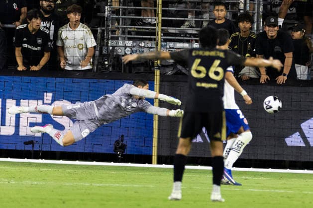 August 8, 2026, Los Angeles, California, USA: Toluca FC goalkeeper Hugo Alfonso GonzoÂ¡lez DuroÂ¡n (1) fails to save a goal Los Angeles FC defender Eddie Segura (4) during a Leagues Club soccer match on Saturday, Aug. 8, 2026 in Los Angeles. Los Angeles USA - ZUMAc68_ 20260808_zaf_c68_024 Copyright: xRingoxChiux