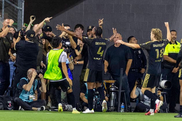 August 8, 2026, Los Angeles, California, USA: Los Angeles FC defender Eddie Segura (4) celebrates after scoring against the Toluca FC during a Leagues Club soccer match on Saturday, Aug. 8, 2026 in Los Angeles. Los Angeles USA - ZUMAc68_ 20260808_zaf_c68_025 Copyright: xRingoxChiux