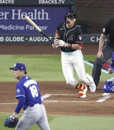 Baseball: Dodgers vs. Diamondbacks Los Angeles Dodgers starter Yoshinobu Yamamoto gets Arizona Diamondbacks left fielder Lars Nootbaar to ground out in the first inning of a baseball game at Chase Field in Phoenix, Arizona, on Aug. 8, 2026.  A14AA0005625383P