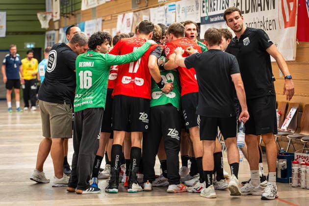 Handball, Lindencup, TV Hüttenberg - Pfadi Winterthur #2 08.08.2026, xovx, Handball Lindencup, TV Hüttenberg - Pfadi Winterthur Die Spieler von Pfadi Winterthur schwören sich auf das Spiel ein. Linden Stadthalle Hessen Deutschland (DE) *** August 8, 2026, xovx, Lindencup Handball Tournament, TV Hüttenberg vs. Pfadi Winterthur The Pfadi Winterthur players are getting pumped up for the game. Linden City Hall, Hesse, Germany, DE