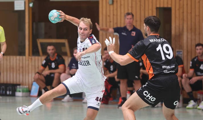 Handball, Testspiel, SG BBM Bietigheim - Kadetten Schaffhausen Bönnigheim , Handball SG BBM Bietigheim vs. Kadetten Schaffhausen , von links: Mathias Larson ( BBM ) Zoran Markovic ( Schaffhausen ) *** Bönnigheim, Handball: SG BBM Bietigheim vs. Kadetten Schaffhausen; from left: Mathias Larson (BBM), Zoran Markovic (Schaffhausen)