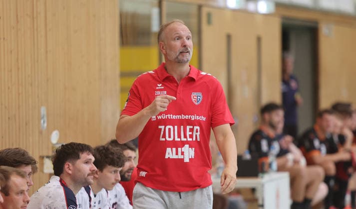 Handball, Testspiel, SG BBM Bietigheim - Kadetten Schaffhausen Bönnigheim , Handball SG BBM Bietigheim vs. Kadetten Schaffhausen , Trainer Hartmut Mayerhoffer ( BBM ) *** Bönnigheim, Handball: SG BBM Bietigheim vs. Kadetten Schaffhausen, Coach Hartmut Mayerhoffer (BBM)