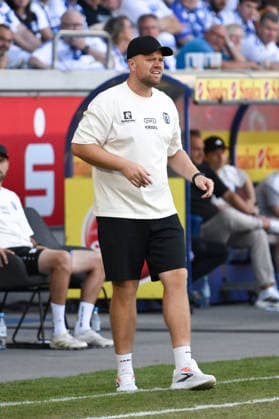 Trainer Lucas Beniermann (SV Meppen) 08.08.2026, Fussball, 3. Liga, Saison 2026 27, 1. Spieltag, MSV Duisburg - SV Meppen 3:0 DFB regulations prohibit any use of photographs as image sequences and or quasi-video Duisburg Schauinsland Reisen Arena Nordrhein Westfalen Deutschland *** Coach Lucas Beniermann, SV Meppen 08, August 8, 2026, Soccer, 3rd Division, 2026–27 Season, Matchday 1, MSV Duisburg vs. SV Meppen 3–0. DFB regulations prohibit any use of photographs as image sequences and or quasi-video. Duisburg, Schauinsland Reisen Arena, North Rhine-Westphalia, Germany Team2