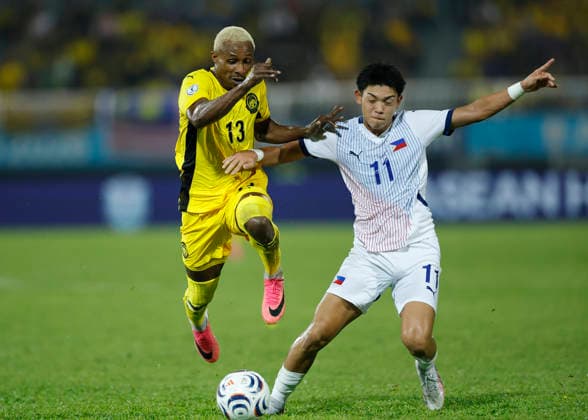 Fußball, ASEAN Hyundai Cup, Malaysia - Philippinen ASEAN Hyundai Cup 2026 Malaysia Vs Philippines in Kuala Lumpur, Malaysia - 8 Aug 2026 Kenji Nishioka of Philippines (R) and Mohamadou Sumareh of Malaysia seen in action during the ASEAN Hyundai Cup 2026 match between Malaysia and Philippines at Kuala Lumpur Football Stadium, Cheras. Final score; Malaysia 1:0 Philippines. Kuala Lumpur Malaysia Copyright: xWongxFokxLoyx xSOPAxImagesx 20260808_AFW_1412 copy