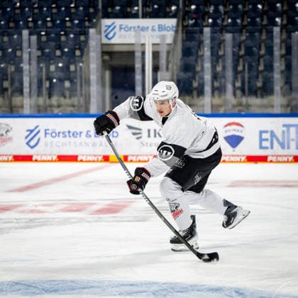 Eishockey, DEL, Nürnberg Ice Tigers, Trainingsauftakt 08.08.2026 - Eishockey - Saison 2026 2027 - Penny DEL - Trainingsauftakt der Nürnberg Ice Tigers Icetigers - ThHa - xthxhax - Thomas Heigl (49, Nürnberg Ice Tigers, NIT ) *** August 8, 2026 Ice Hockey Season 2026–2027 Penny DEL Start of Training for the Nuremberg Ice Tigers Icetigers ThHa xthxhax Thomas Heigl 49, Nuremberg Ice Tigers, NIT