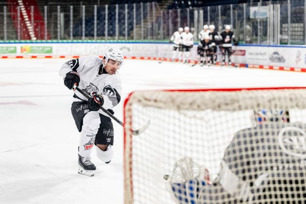 Eishockey, DEL, Nürnberg Ice Tigers, Trainingsauftakt 08.08.2026 - Eishockey - Saison 2026 2027 - Penny DEL - Trainingsauftakt der Nürnberg Ice Tigers Icetigers - ThHa - xthxhax - Jackson Cates (26, Nürnberg Ice Tigers, NIT ) *** August 8, 2026, 2026–2027 Ice Hockey Season, Penny DEL, Nuremberg Ice Tigers Training Camp Kickoff, Icetigers ThHa xthxhax, Jackson Cates, 26, Nuremberg Ice Tigers, NIT
