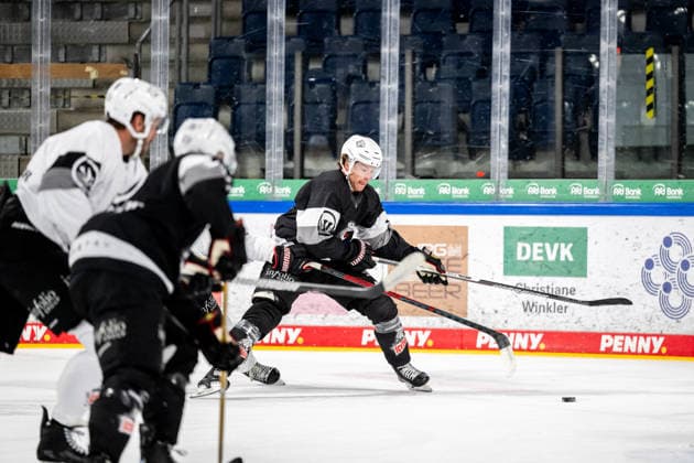 Eishockey, DEL, Nürnberg Ice Tigers, Trainingsauftakt 08.08.2026 - Eishockey - Saison 2026 2027 - Penny DEL - Trainingsauftakt der Nürnberg Ice Tigers Icetigers - ThHa - xthxhax - Chris Jandric (77, Nürnberg Ice Tigers, NIT ) *** August 8, 2026 Ice Hockey Season 2026–2027 Penny DEL Start of Training for the Nuremberg Ice Tigers Icetigers ThHa xthxhax Chris Jandric 77, Nuremberg Ice Tigers, NIT
