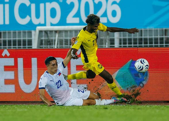 Fußball, ASEAN Hyundai Cup, Malaysia - Philippinen August 8, 2026, Kuala Lumpur, Malaysia: Javier Alessandro Mariona known as Javier Mariona of Philippines (L) and Pavithran Gunalan of Malaysia seen in action during the ASEAN Hyundai Cup 2026 match between Malaysia and Philippines at Kuala Lumpur Football Stadium, Cheras. Final score; Malaysia 1:0 Philippines. Kuala Lumpur Malaysia - ZUMAs197 20260808_aaa_s197_249 Copyright: xWongxFokxLoyx