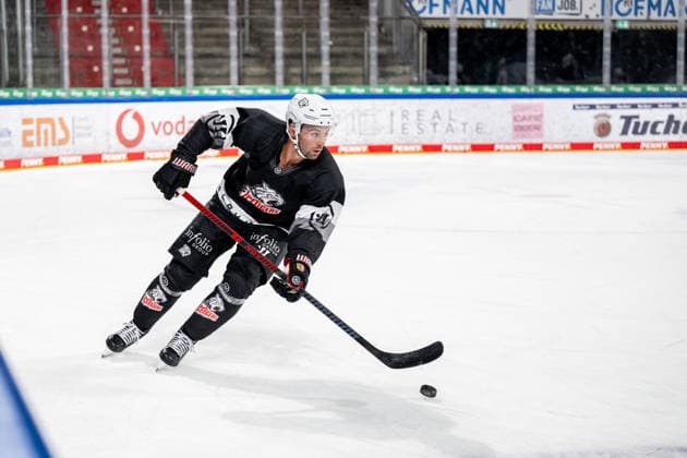 Eishockey, DEL, Nürnberg Ice Tigers, Trainingsauftakt 08.08.2026 - Eishockey - Saison 2026 2027 - Penny DEL - Trainingsauftakt der Nürnberg Ice Tigers Icetigers - ThHa - xthxhax - Evan Barratt (10, Nürnberg Ice Tigers, NIT ) *** August 8, 2026, 2026–2027 Ice Hockey Season, Penny DEL, Nuremberg Ice Tigers Kick Off Training, Icetigers ThHa xthxhax, Evan Barratt 10, Nuremberg Ice Tigers, NIT