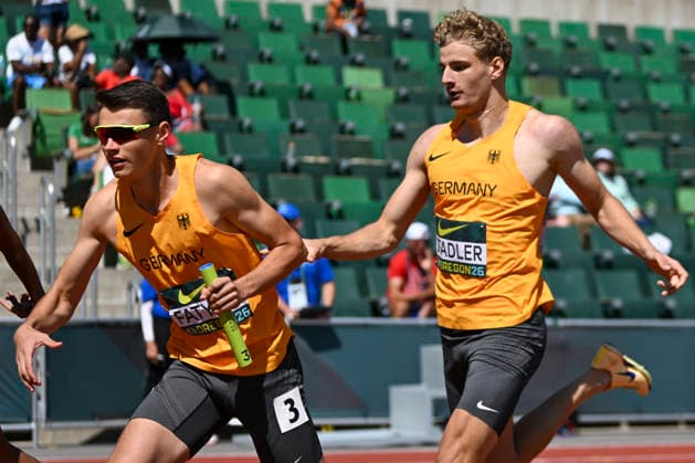 Leichtathletik, U20 WM in Eugene #2 World Athletics U20 Championships Oregon 2026 EUGENE, UNITED STATES OF AMERICA - AUGUST 8, 2026 : Michal Fatyga, Milan Stadler (GER) competing in the 4x400m during the World Athletics U20 Championships Oregon 2026 at Hayward Field on August 8, 2026 in Eugene, United States Of America. *** World Athletics U20 Championships, Oregon 2026 EUGENE, UNITED STATES OF AMERICA AUGUST 8, 2026 Michal Fatyga and Milan Stadler of Germany competing in the 4x400m during the World Athletics U20 Championships Oregon 2026 at Hayward Field on August 8, 2026, in Eugene, United States of America Copyright: xBEAUTIFULxSPORTS DecaxText&Bildx