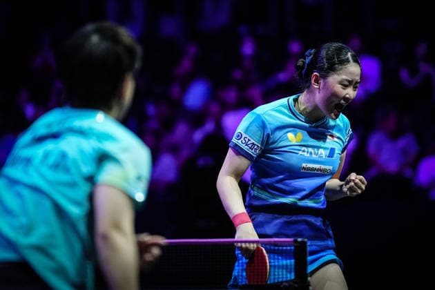 (260809) -- YOKOHAMA, Aug. 9, 2026 -- Harimoto Miwa (R) of Japan celebrates scoring during the women s singles semifinal match between Harimoto Miwa of Japan and Wang Yidi of China at the WTT Champions Yokohama 2026 in Yokohama, Japan, Aug. 9, 2026. ) (SP)JAPAN-YOKOHAMA Table tennis, Tischtennis WTT CHAMPIONS YOKOHAMA-WOMEN S SINGLES JiaxHaocheng 