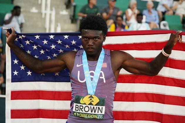 Leichtathletik, U20 WM in Eugene #3 (260809) -- EUGENE, Aug. 9, 2026 -- Gold medalist Le Ezra Brown of the United States celebrates after the men s 110m hurdles final at the 2026 World U20 Athletics Championships in Eugene, Oregon, the United States, Aug. 8, 2026. ) (SP)U.S.-EUGENE-ATHLETICS-2026 WORLD U20 CHAMPIONSHIPS WuxXiaoling 
