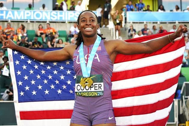 Leichtathletik, U20 WM in Eugene #3 (260809) -- EUGENE, Aug. 9, 2026 -- Gold medalist Madeline Cooper of the United States celebrates after the women s 100m hurdles final at the 2026 World U20 Athletics Championships in Eugene, Oregon, the United States, Aug. 8, 2026. ) (SP)U.S.-EUGENE-ATHLETICS-2026 WORLD U20 CHAMPIONSHIPS WuxXiaoling 